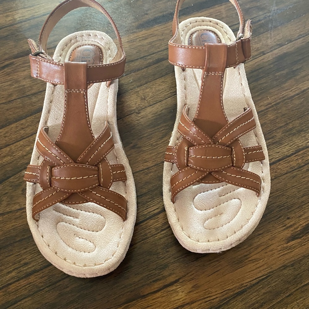 Sandals Cliff White Mountain Size 9